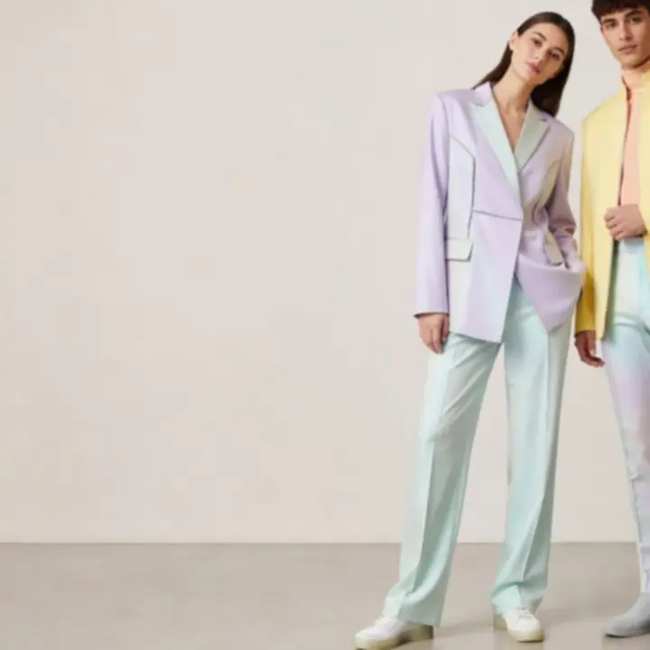 Modern 2026-os stílusú outfit editorial jellegű fotón